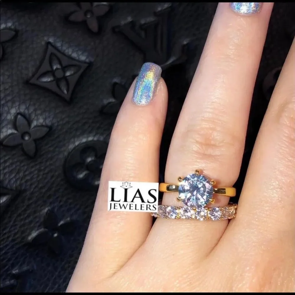 New 18k yellow gold wedding ring set